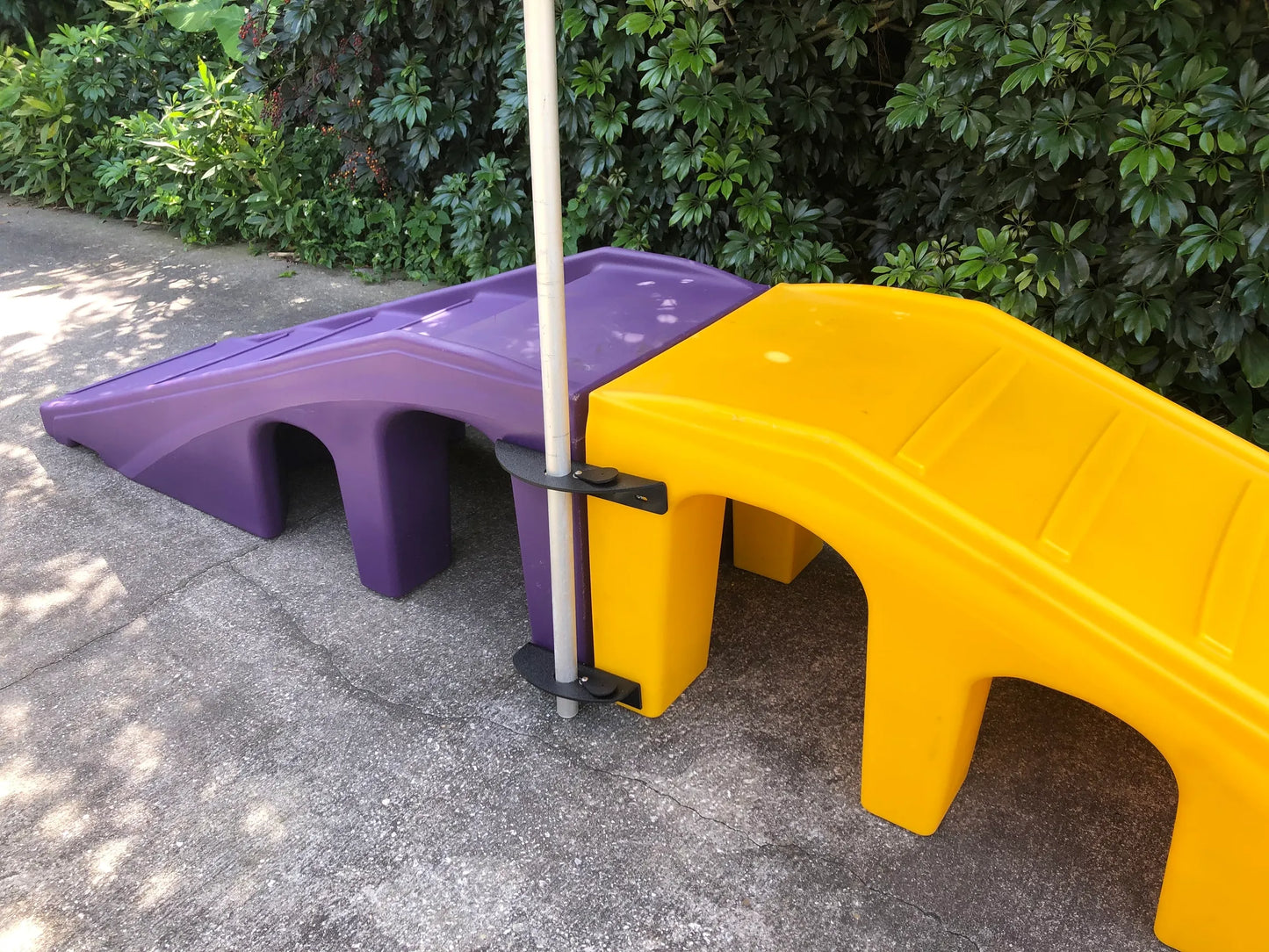 Shade Receiver for Dog Playground Equipment